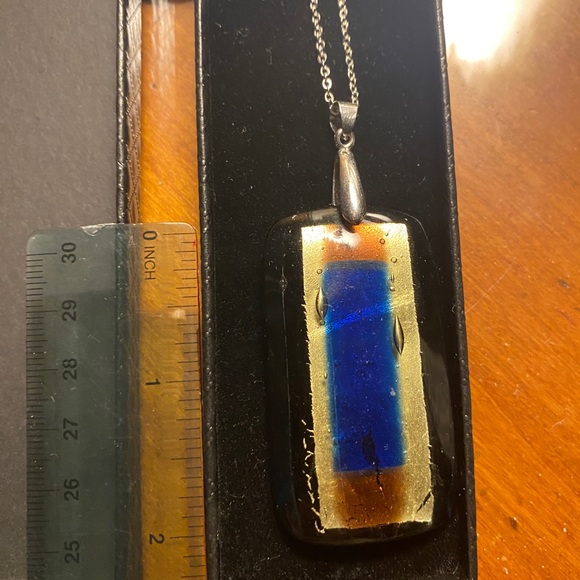 Fused glass pendant on a silver tone chain - Picture 7 of 7